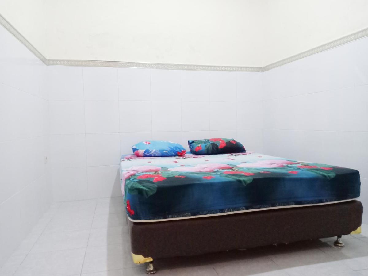 ホテル D'Kost Ketintang スラバヤ エクステリア 写真