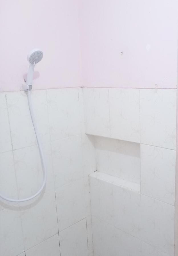 ホテル D'Kost Ketintang スラバヤ エクステリア 写真