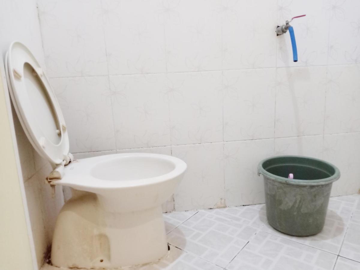 ホテル D'Kost Ketintang スラバヤ エクステリア 写真