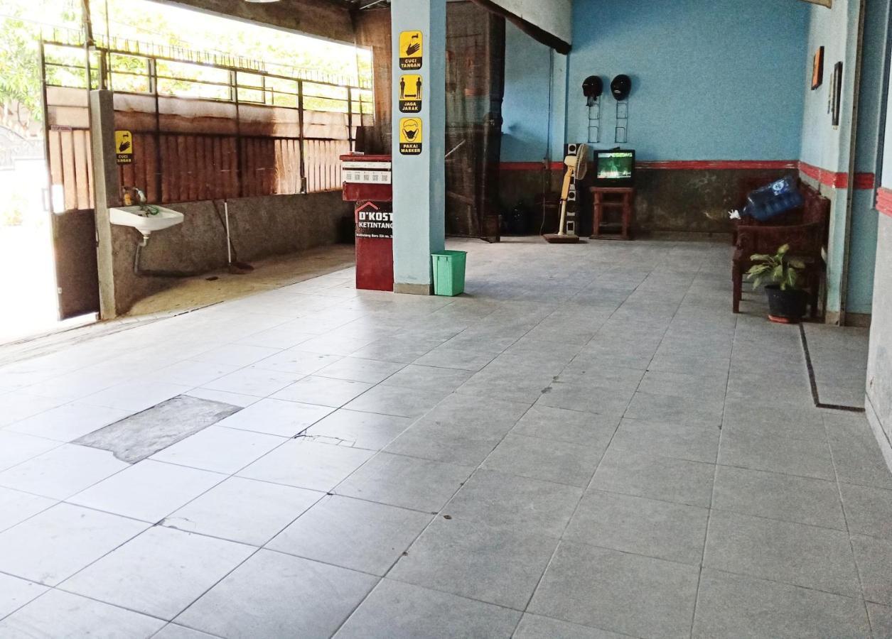 ホテル D'Kost Ketintang スラバヤ エクステリア 写真