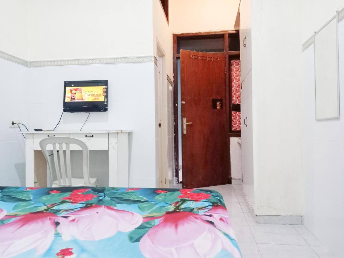 ホテル D'Kost Ketintang スラバヤ エクステリア 写真